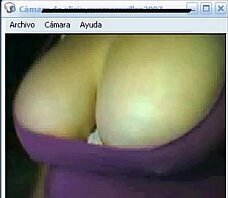 MILF exhibiendo boobies webcam