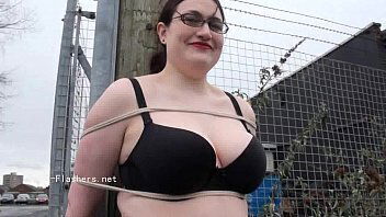 Amateur flasher Alyss outdoors chubby exhibitionist madster going nude