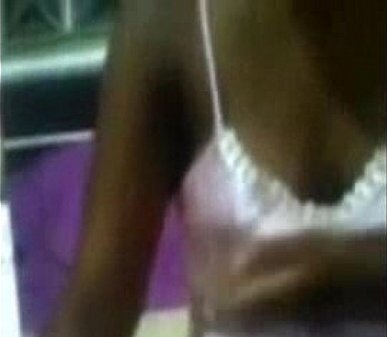 Filme MONICA EXIBINDO