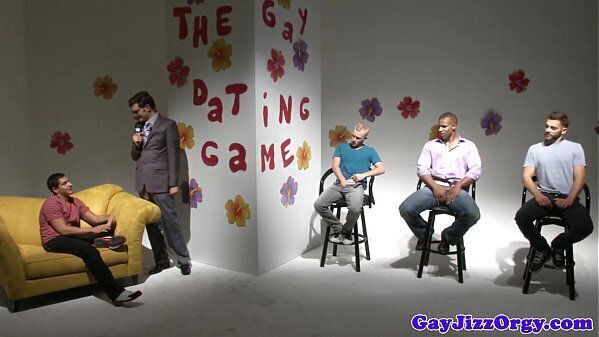 Orgy loving hunk gets tagteamed