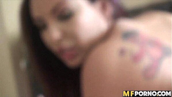 Super babes suck Danni Khloe