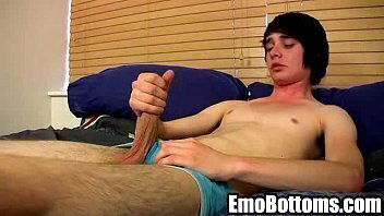 twink Jared Lysander tugging hard