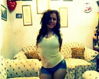 Chica catracha bailando sexy