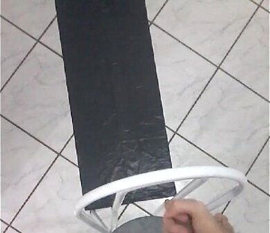 Magrelo goza longe metro)