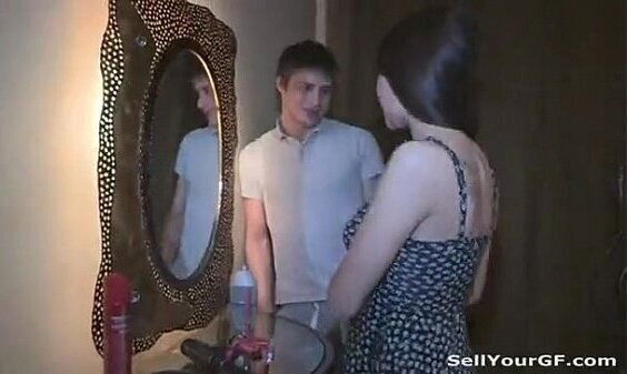 Corno Entrega Mulher para amigo arrombar