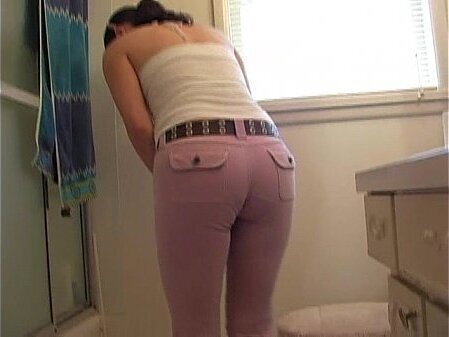 Alexandra Belle wetting pants omroashi desperation