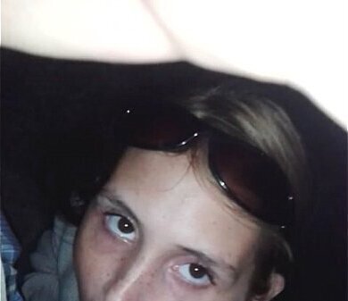 Cheating bitch suckin me up outside while hur man at work