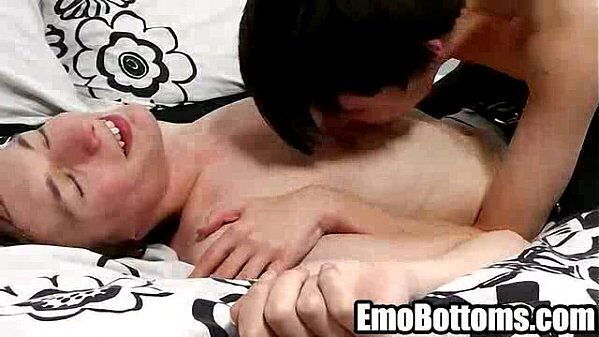 twink Jesse Andrews sucking stiff dick