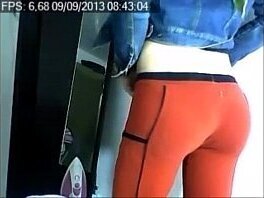 renatinha empinando bundinha