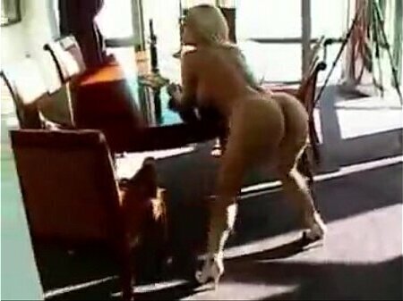 Showing Twerking&quot_