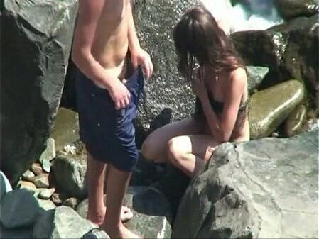 Casal flagrado fudendo gostoso pedras