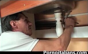 Ragazza succhia cazzone idarulico Girl sucks dick hydraulic