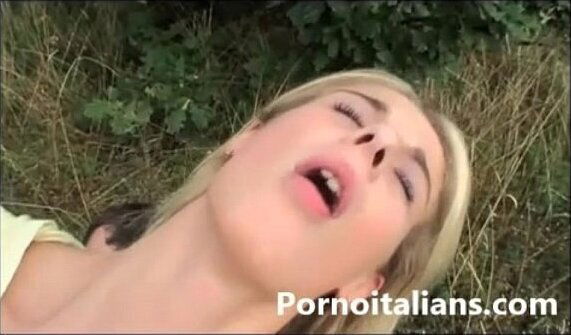 Bionda pompinara scopata all'_ aperto Blonde blowjob fucked '_open