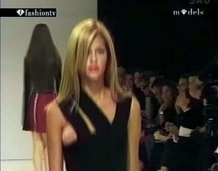 BEATRIZ BARROS DESCUIDO DESFILE (2013)