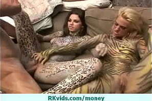 Smooth guy pays amateur chick for sex 14