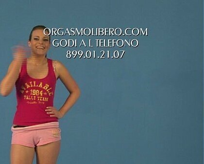 Sexy fica italiana balla