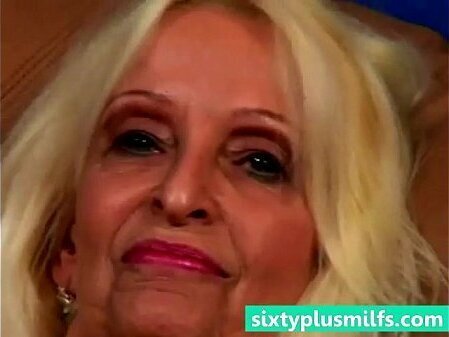 Chubby blonde mature wife howing sexy body