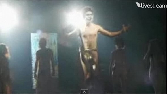 Homens despidos pe&ccedil_a