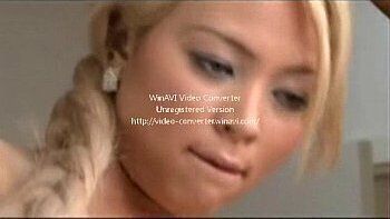 Duas gatinhas brincando gozar