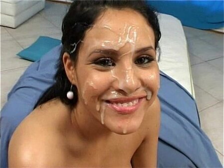 SMTvid pretty Argentina model Maia gets stretching