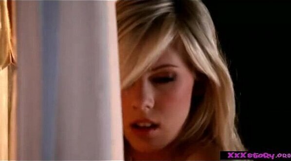 Jones sexy pornstar masturbates