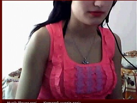 yekta camda soyunuyor