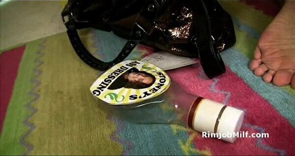 Super cougar with nice gives blowjob gets licked fucked