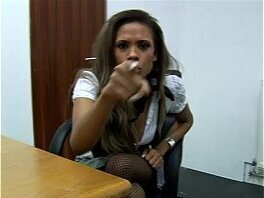 Keisha Kane gives harsh handjob