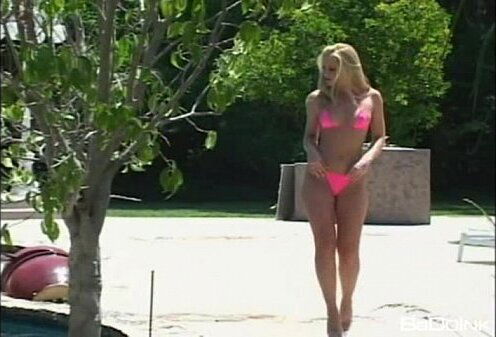 Alexis Malone sucking pool.