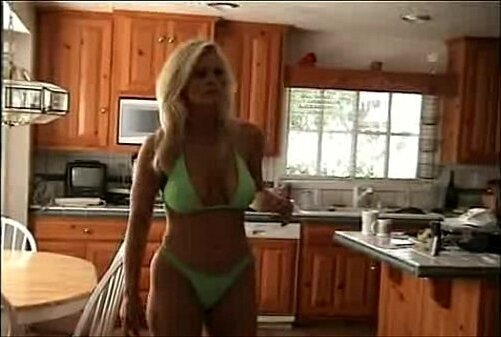 brooke hunter plays footsie