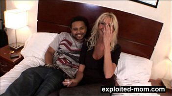 Time Amateur Sexy Blonde fucks Black Milf Porn Video