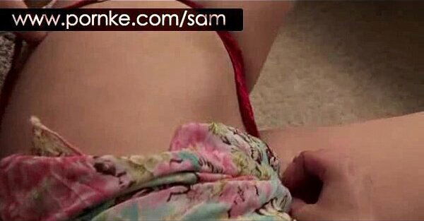 Naughty chick Samantha Gauge shows bubbly butt