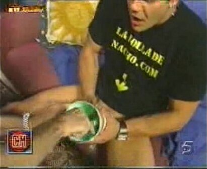 Anastasia Mayo midiendole poya Nacho Vidal Cronicas Marcianas