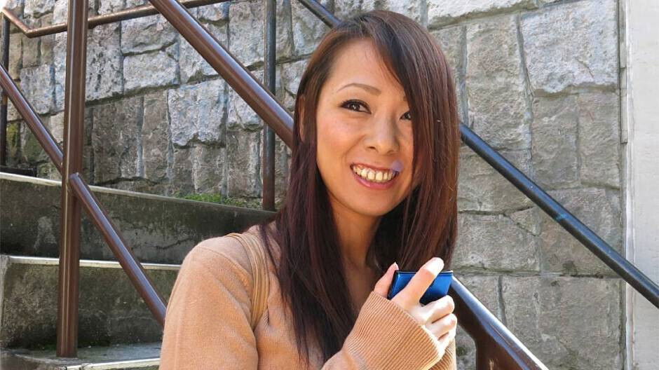 Japanese housewife Asuka pleasing guy, uncensored