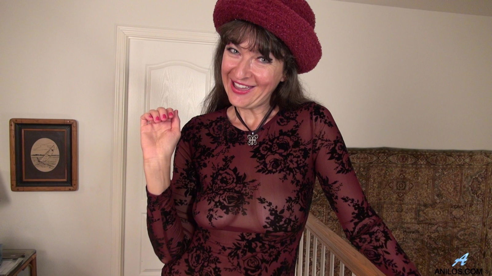 Foxy mature Belinda Brush loves fingering pussy asshole