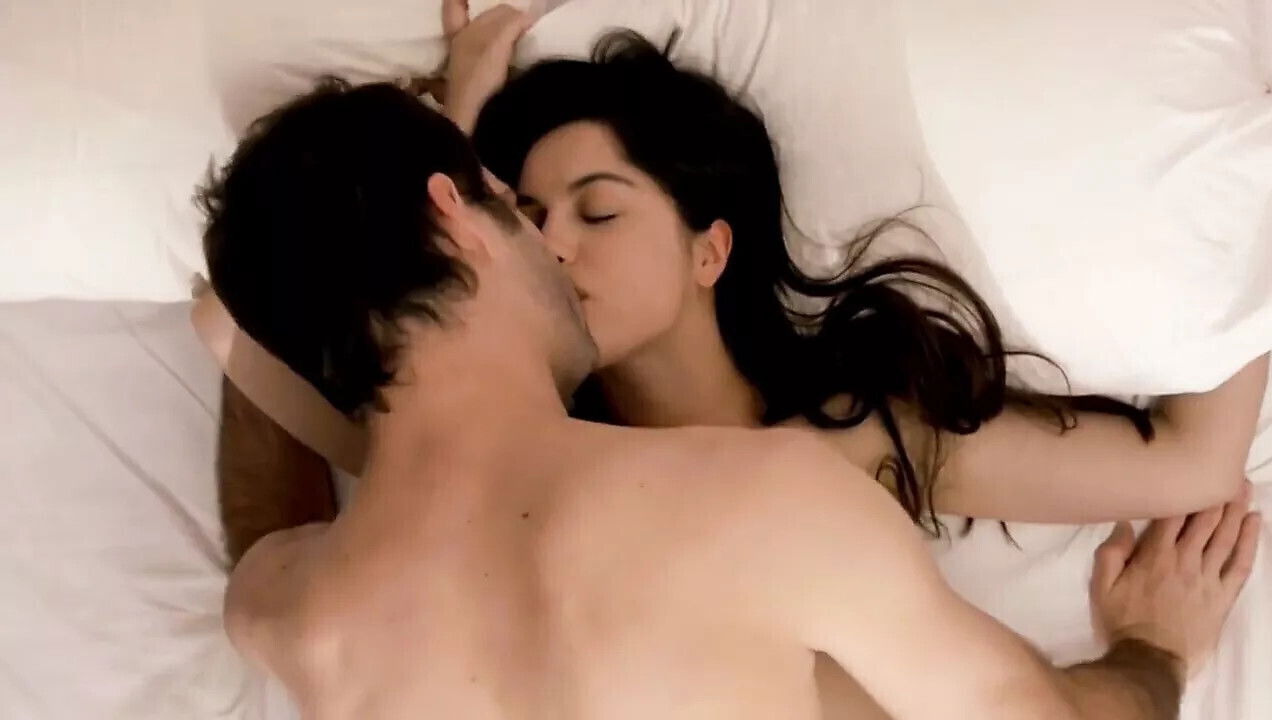 LATINA ACTRESS BELEN FERNANDEZ SCENES ROOMATES