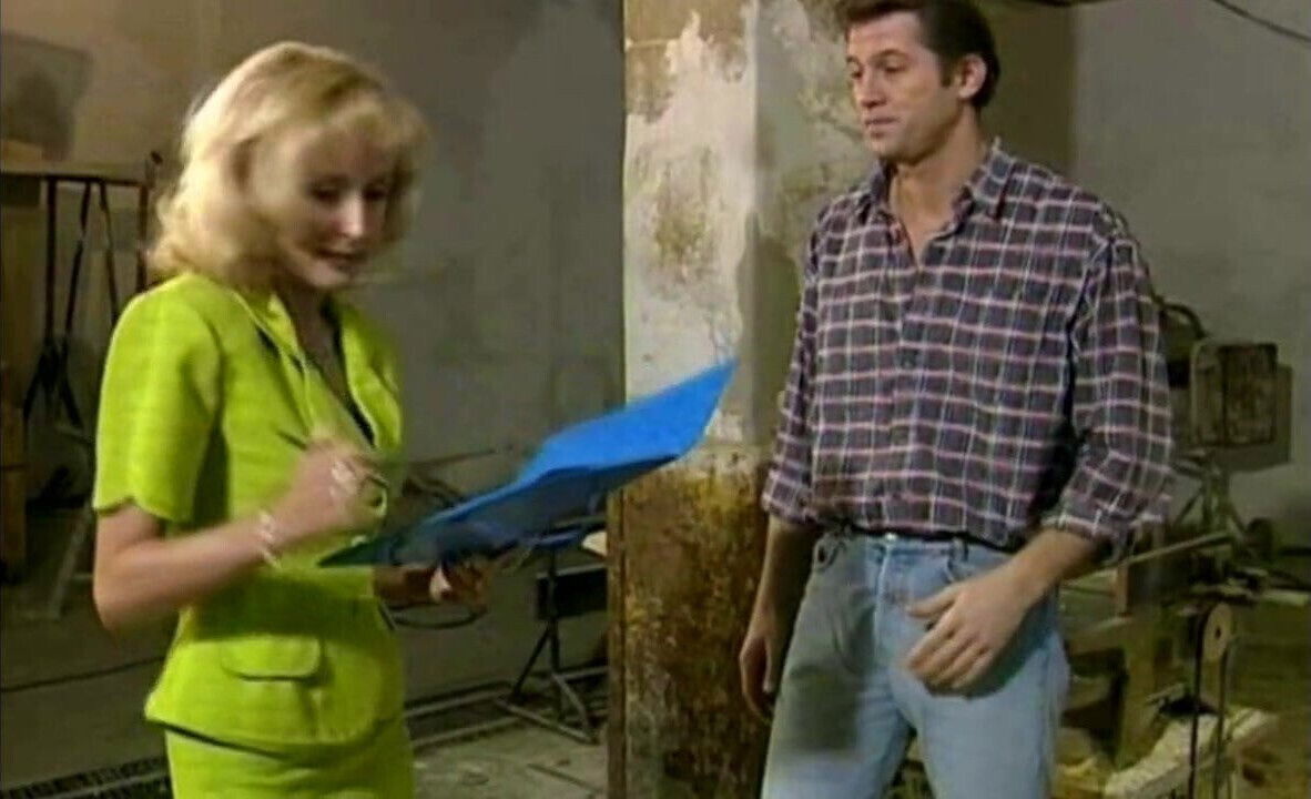 Zora Banx Secretary Worker