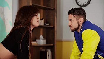 Kinky Brunette Tranny (Daisy Taylor) Seduces Straight Into Fucking Transangels