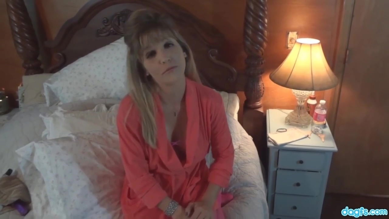 Banx Horny milf backs nothing