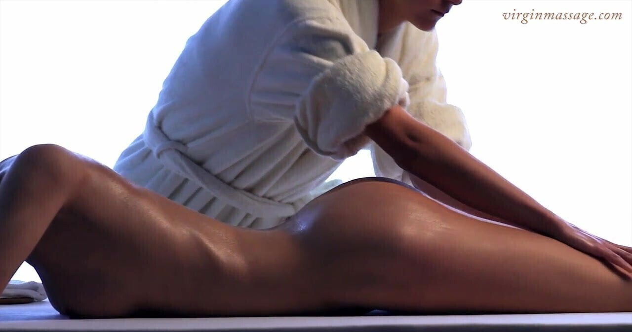 Brunette Vika gets first massage