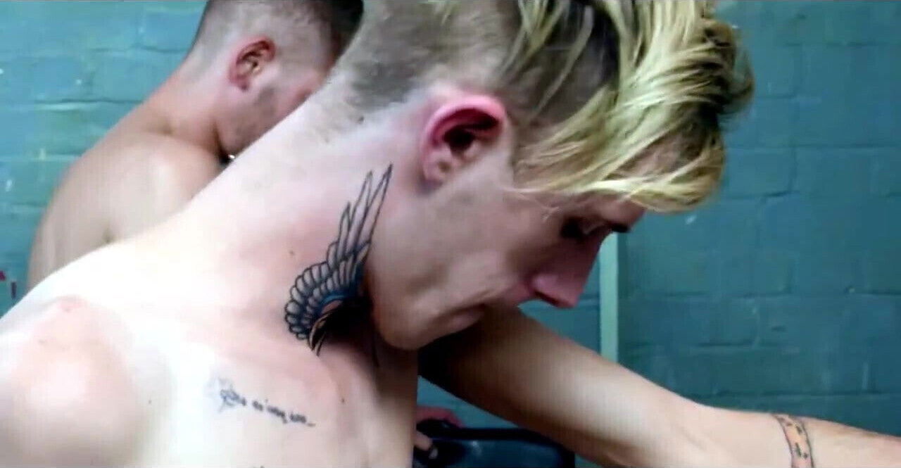 Bareback twink fourway ends with hot facials