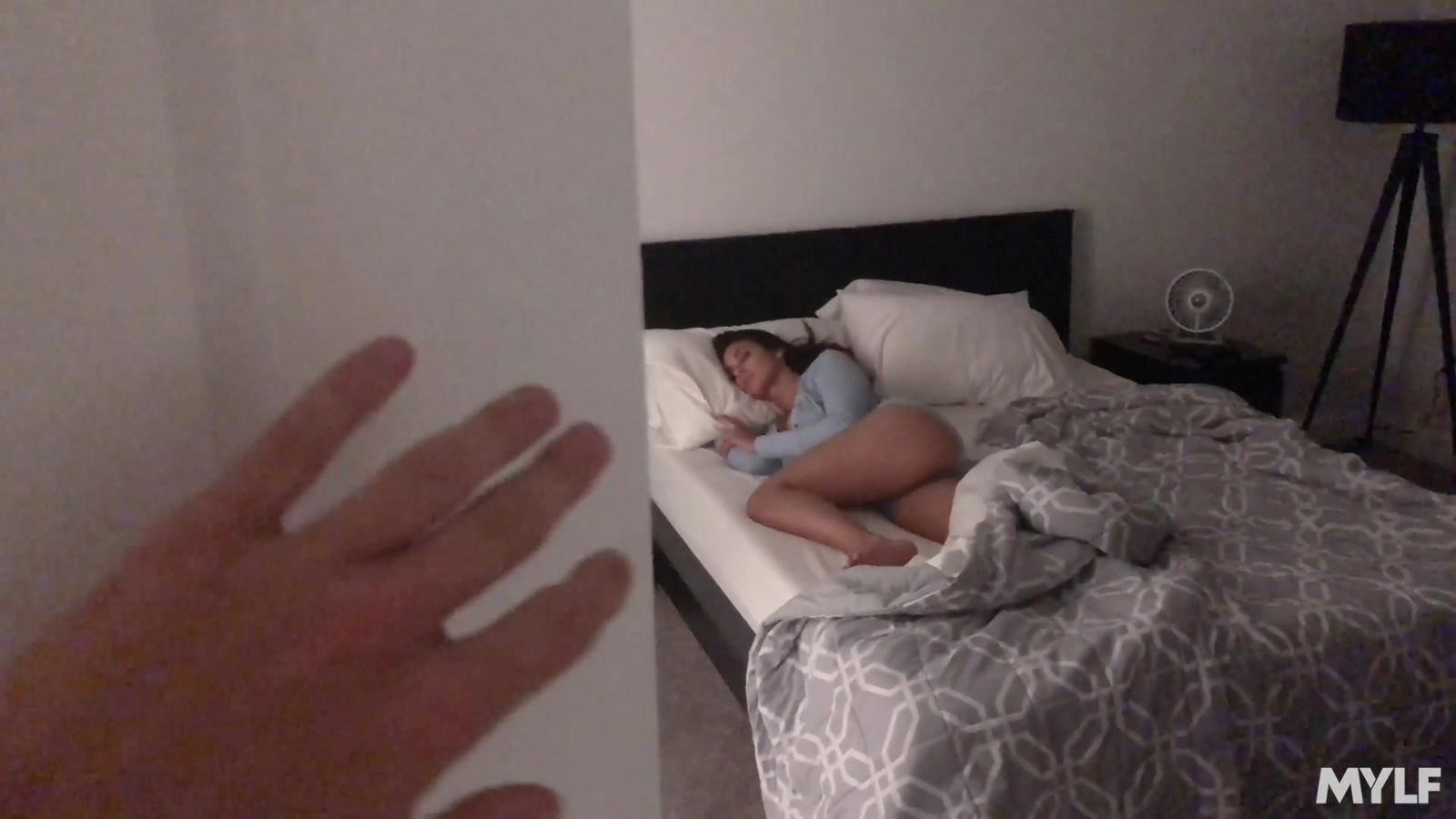 Sensational MILF stepmom Alexis Zara down steamy