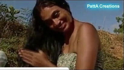 Srilankan Actress nilmini thennakon bath