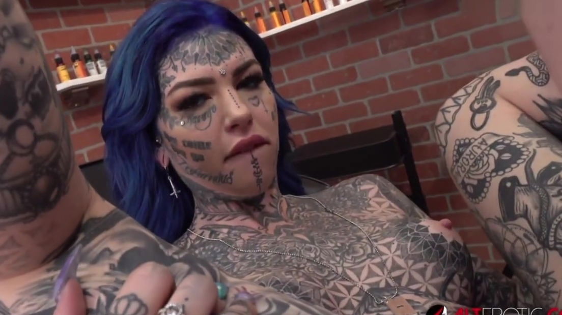 Amber Luke gets a asshole tattoo and a good fucking