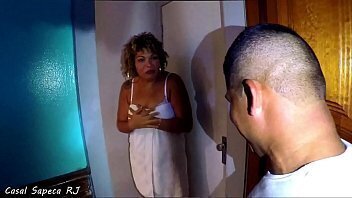 DEI PARA MEU VIZINHO NA ESCADA DO PREDIO