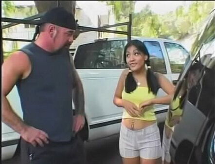 Young sunburnt peacherino Honney Bunny begs pick-up driver take drive spectacular scenery