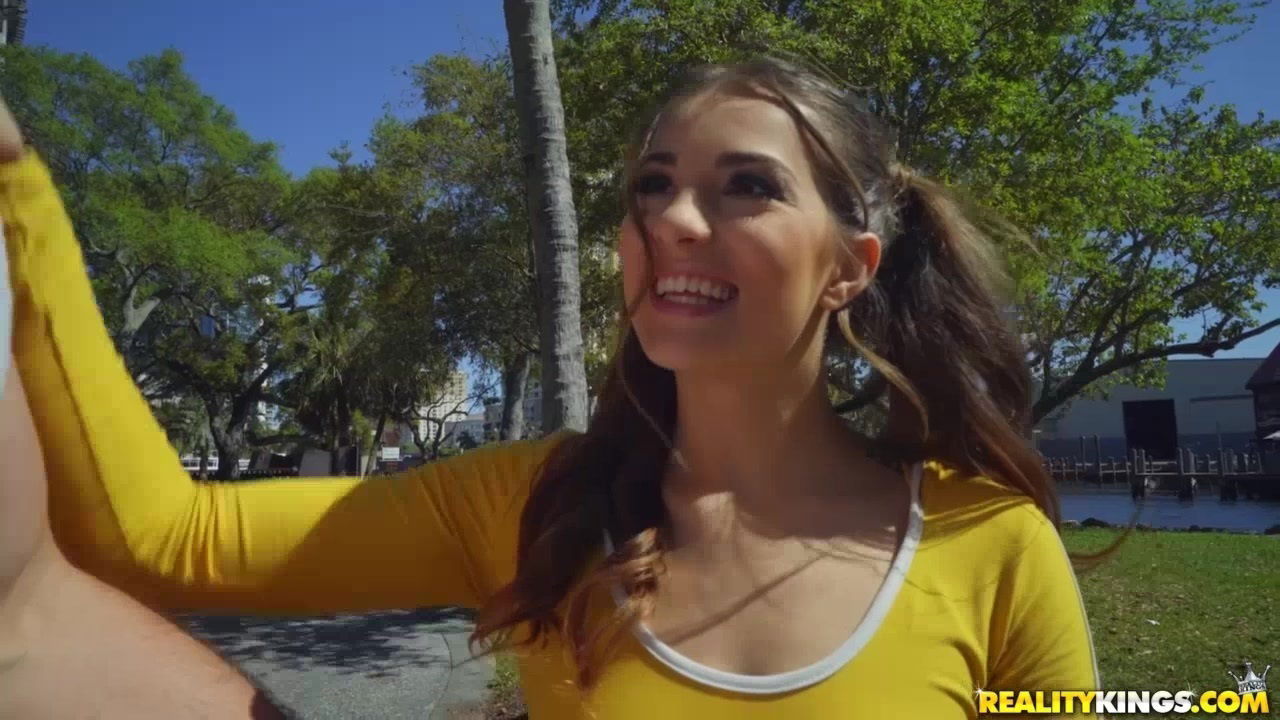 Muscular stud rocks brunette hottie dick