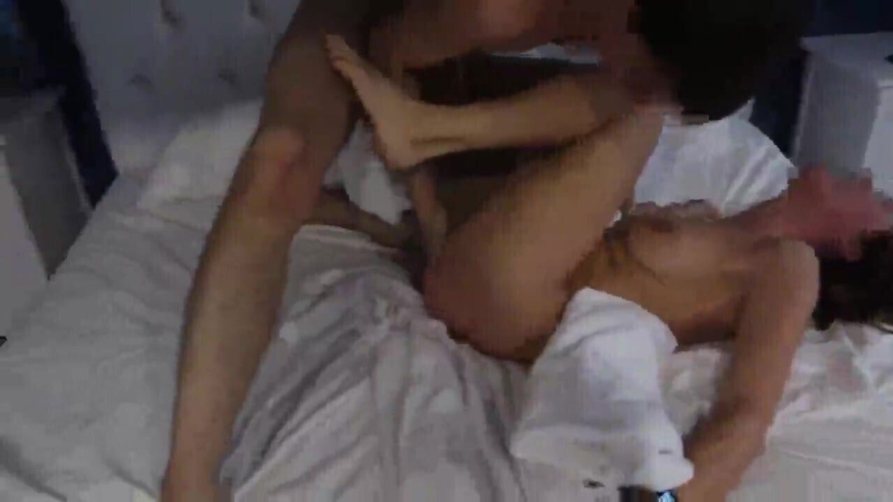 Sexwife gets fingered fucked hard until squirts