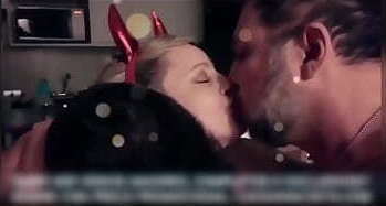 Transei sacada pr&eacute_dio fantasiada diabinha enquanto f&atilde_ comeu fantasiado casa papel V&iacute_deos completos cassianacosta.com