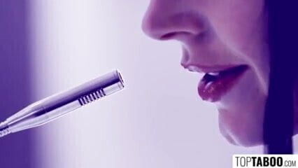 wife went clinic pregnant 21st century